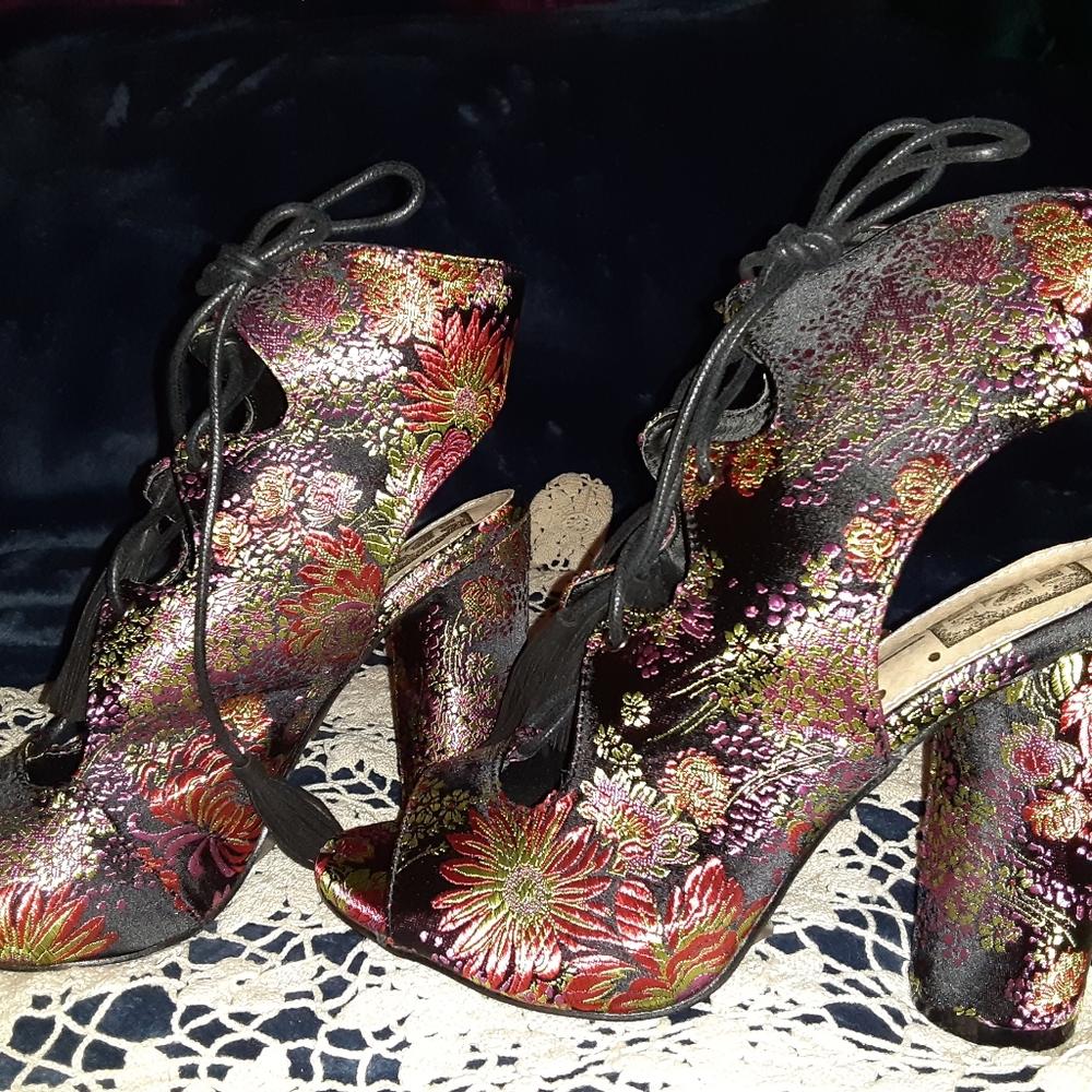 Fahrenheit Brocade Lace Up Slingback Sandal